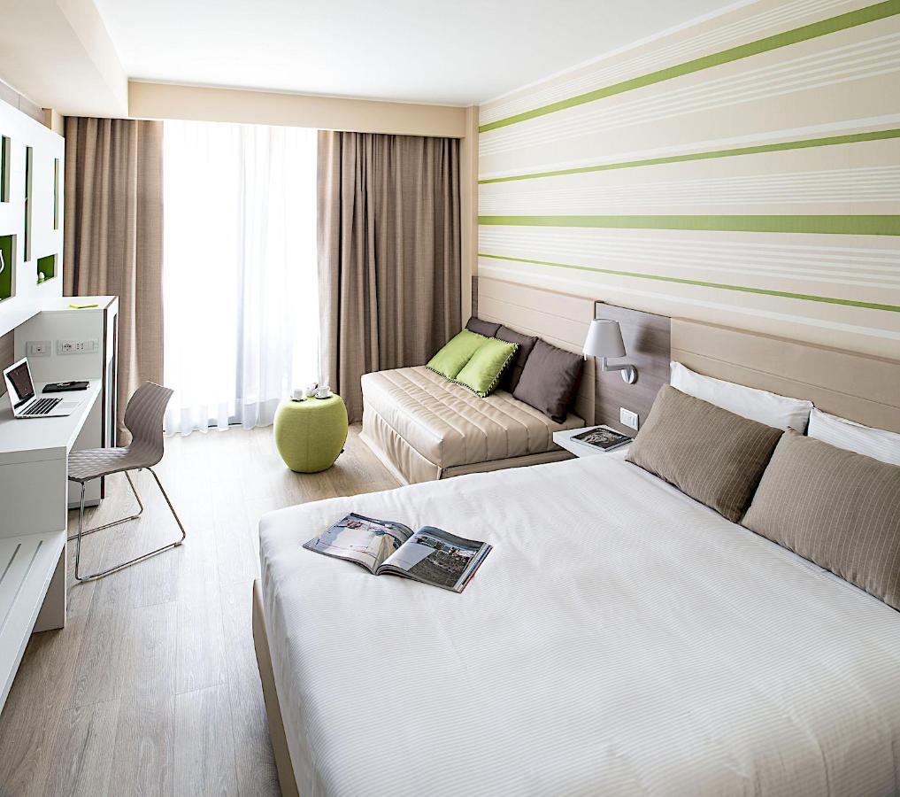 Enjoy Garda Hotel Peschiera del Garda Esterno foto