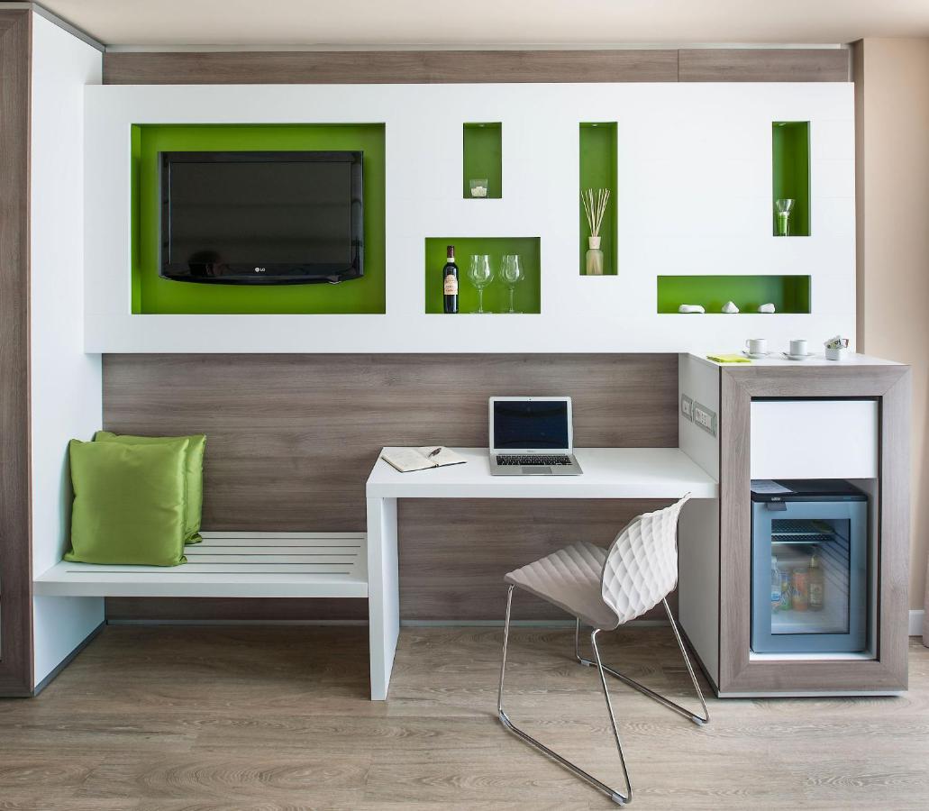 Enjoy Garda Hotel Peschiera del Garda Esterno foto