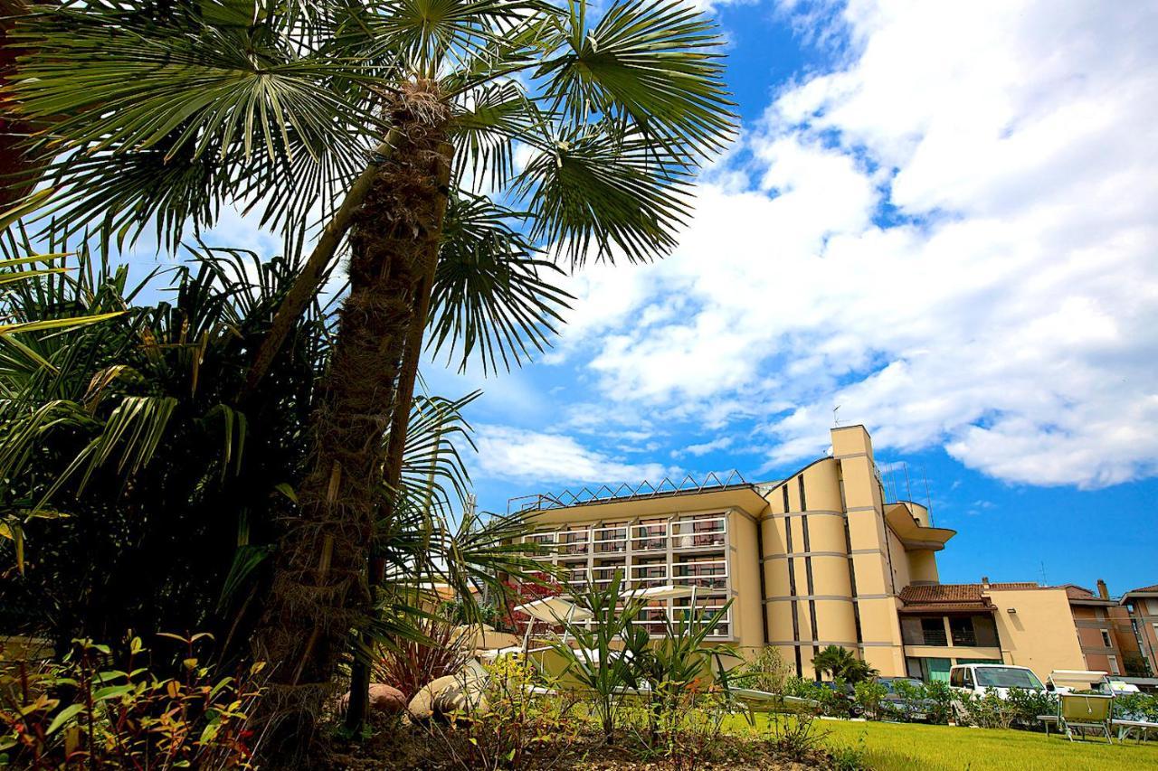 Enjoy Garda Hotel Peschiera del Garda Esterno foto
