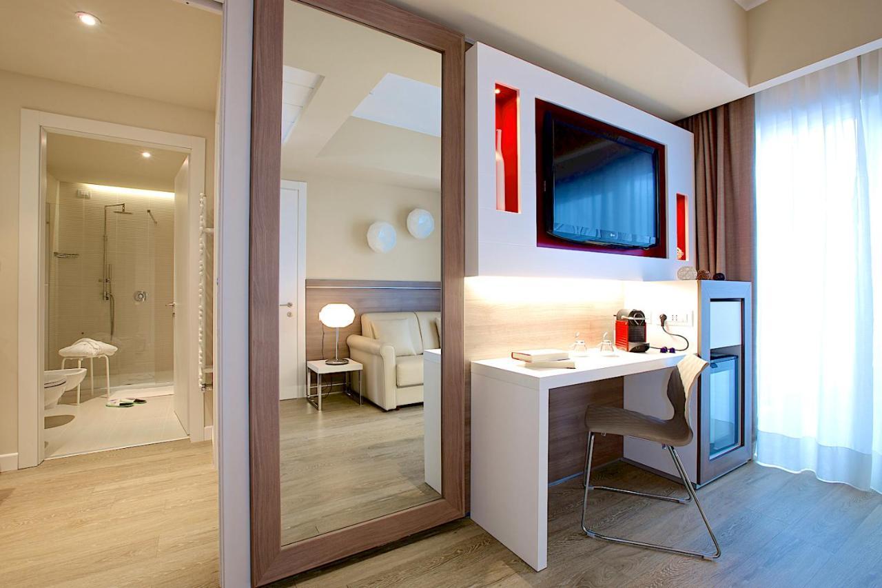 Enjoy Garda Hotel Peschiera del Garda Esterno foto