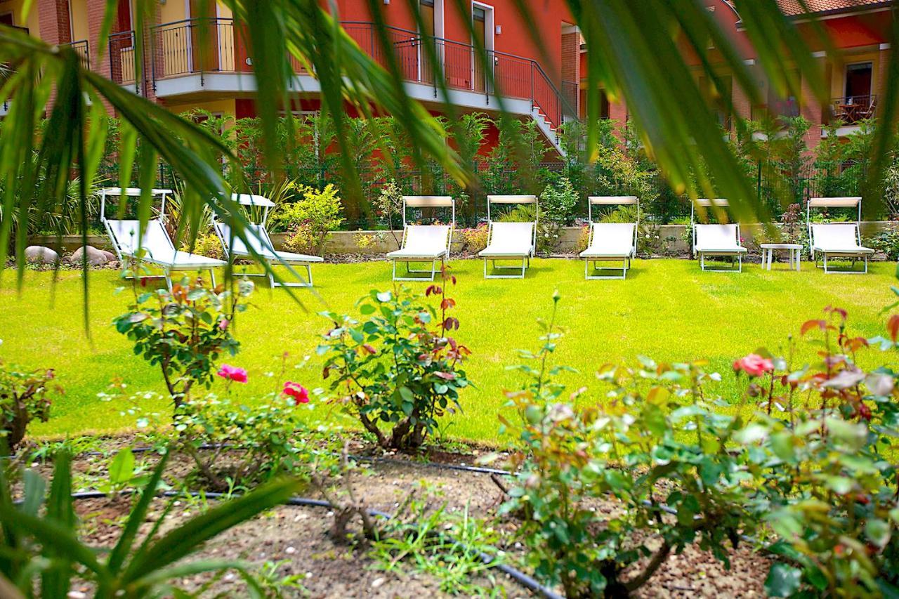 Enjoy Garda Hotel Peschiera del Garda Esterno foto