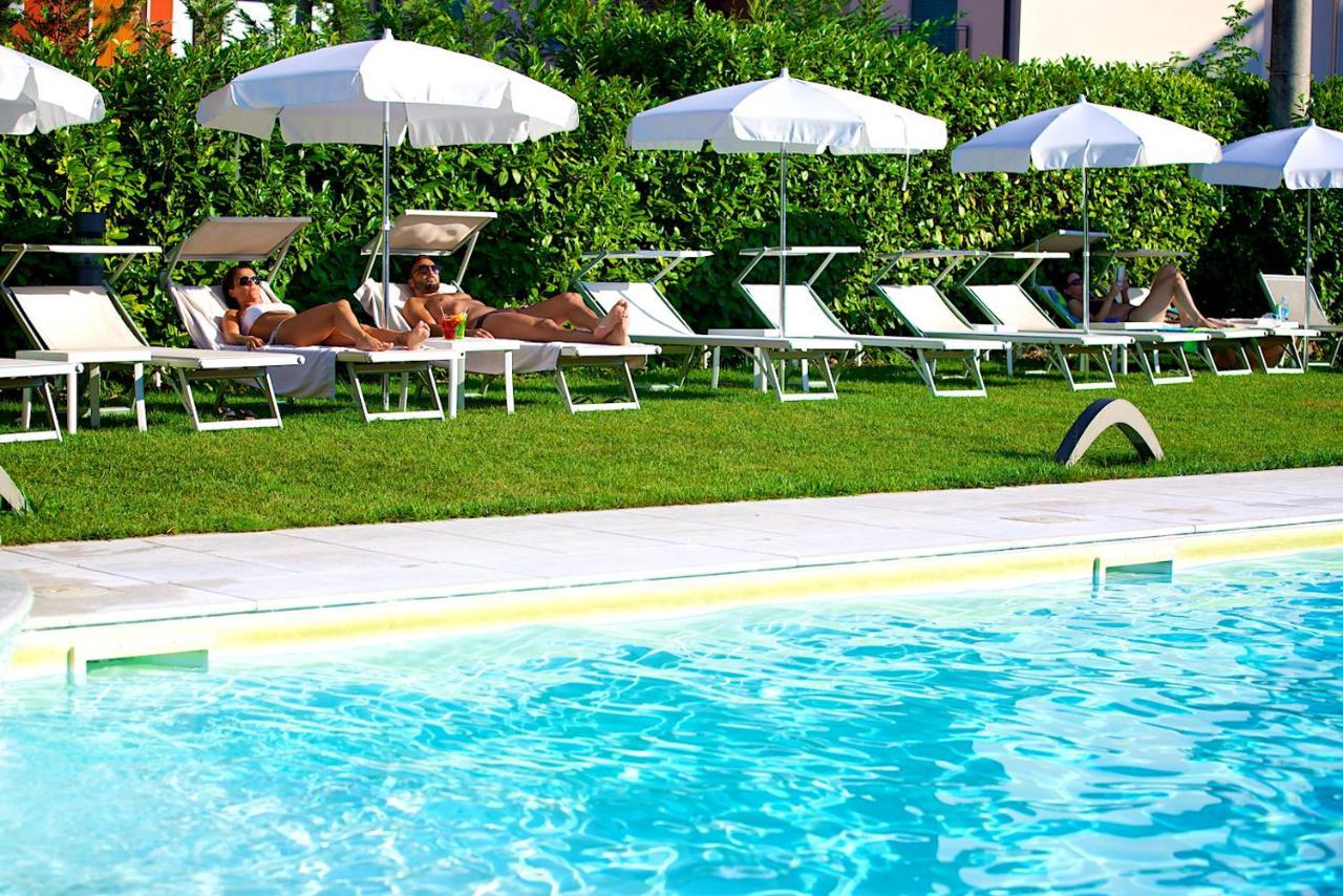 Enjoy Garda Hotel Peschiera del Garda Esterno foto