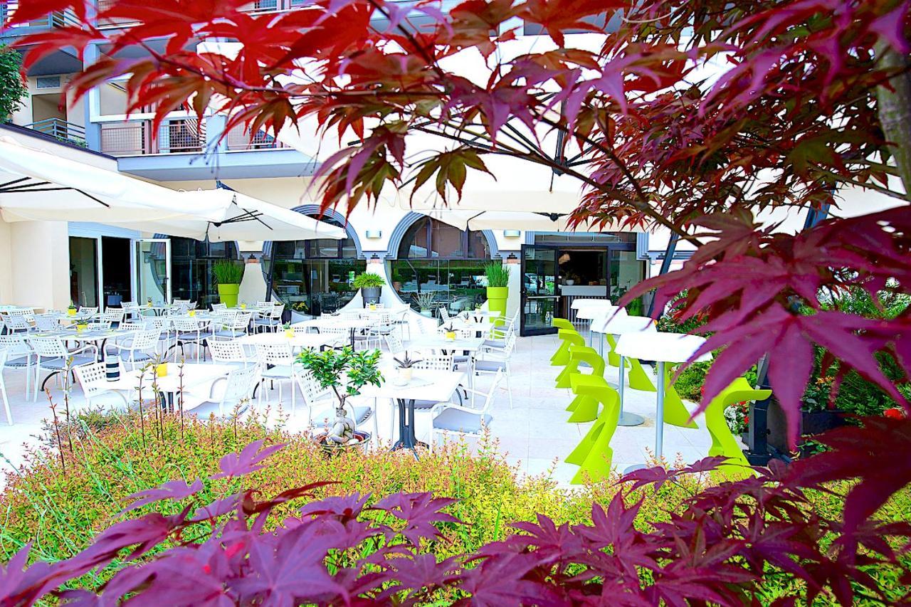 Enjoy Garda Hotel Peschiera del Garda Esterno foto