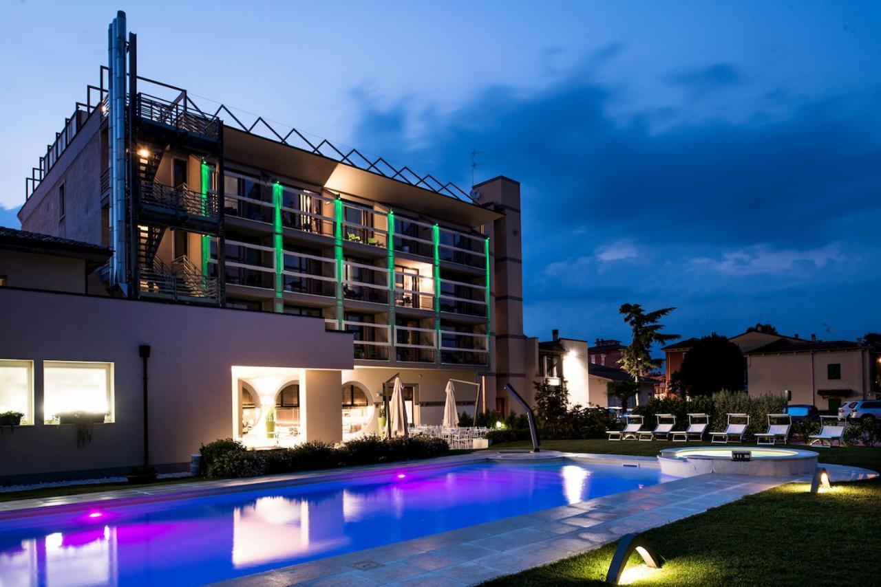 Enjoy Garda Hotel Peschiera del Garda Esterno foto