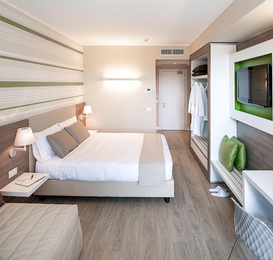 Enjoy Garda Hotel Peschiera del Garda Esterno foto