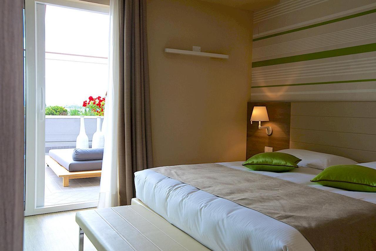 Enjoy Garda Hotel Peschiera del Garda Esterno foto