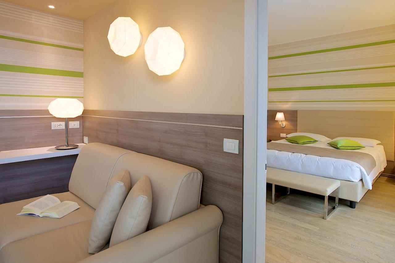 Enjoy Garda Hotel Peschiera del Garda Esterno foto