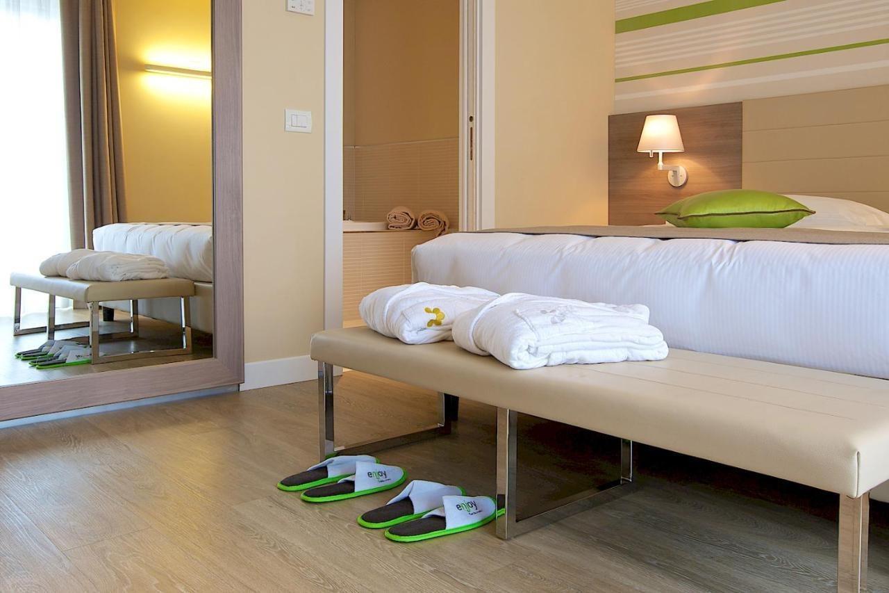 Enjoy Garda Hotel Peschiera del Garda Esterno foto