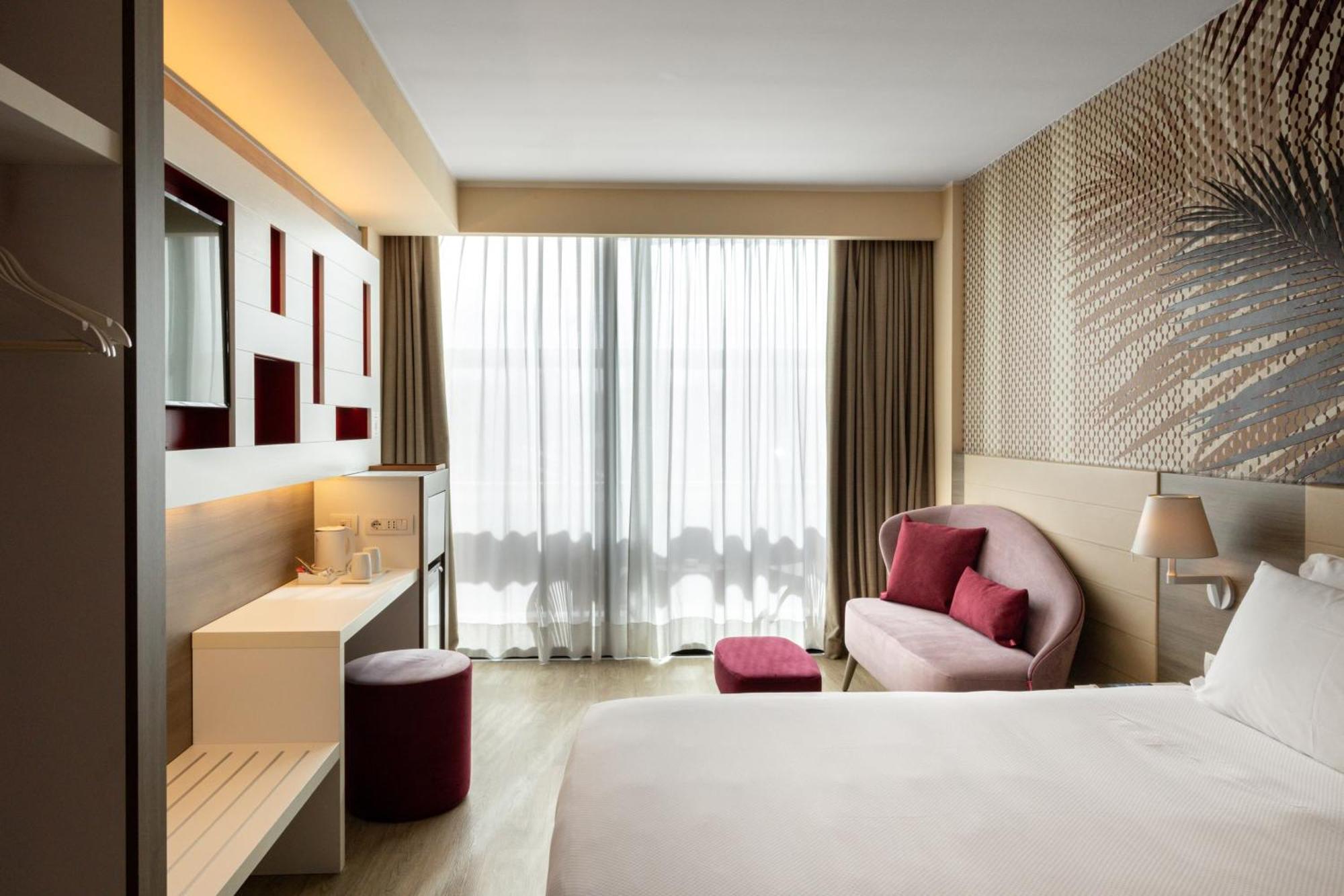 Enjoy Garda Hotel Peschiera del Garda Esterno foto