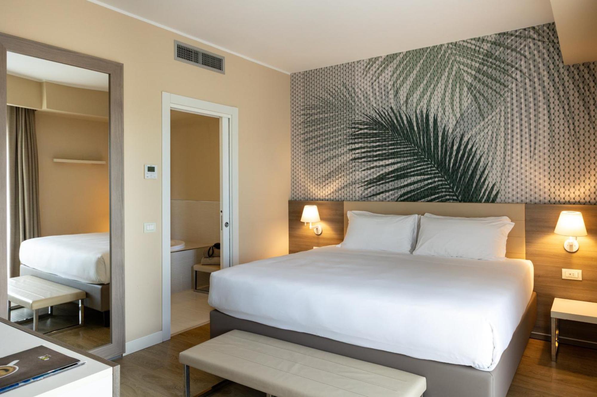 Enjoy Garda Hotel Peschiera del Garda Esterno foto