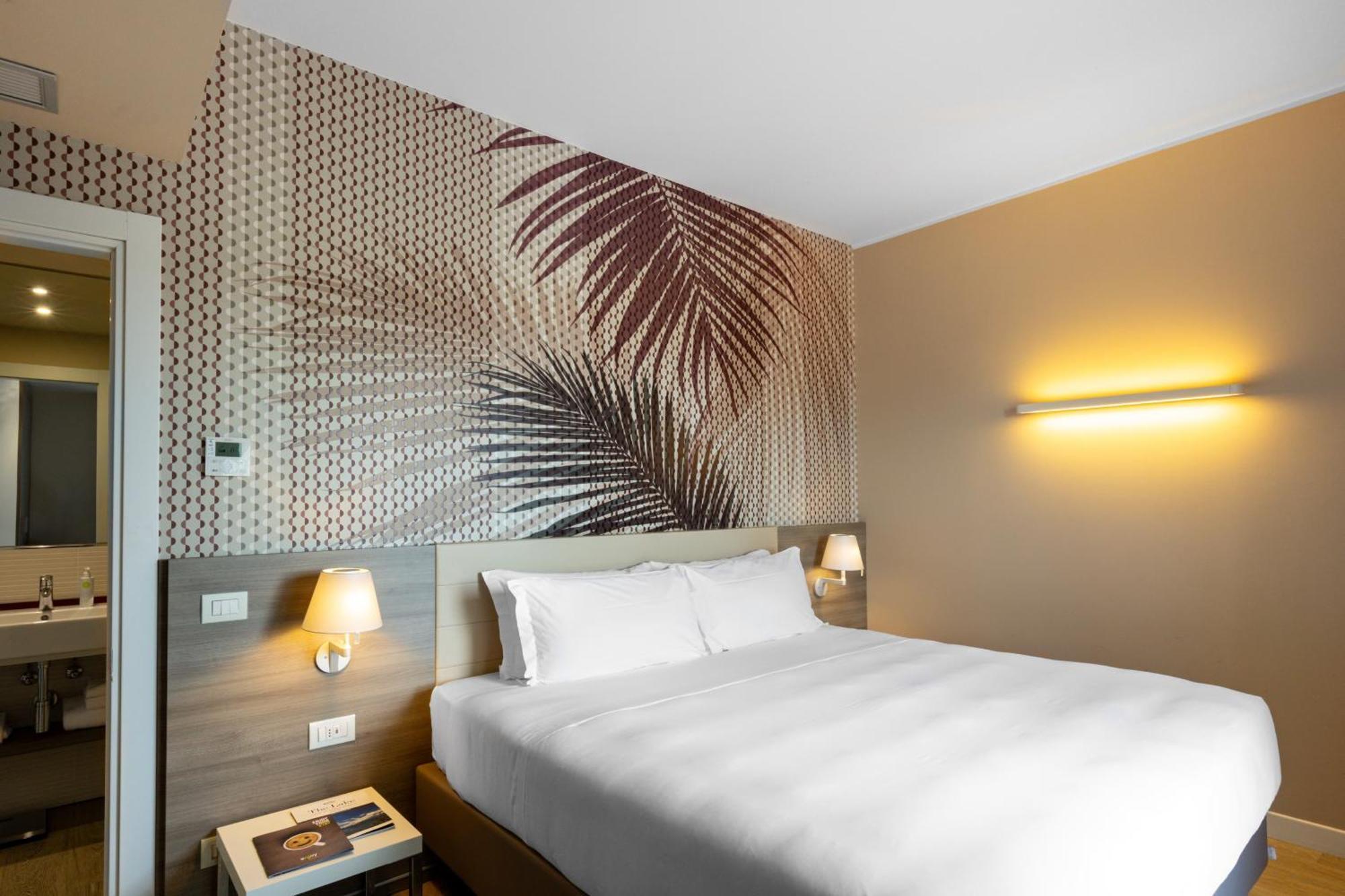 Enjoy Garda Hotel Peschiera del Garda Esterno foto
