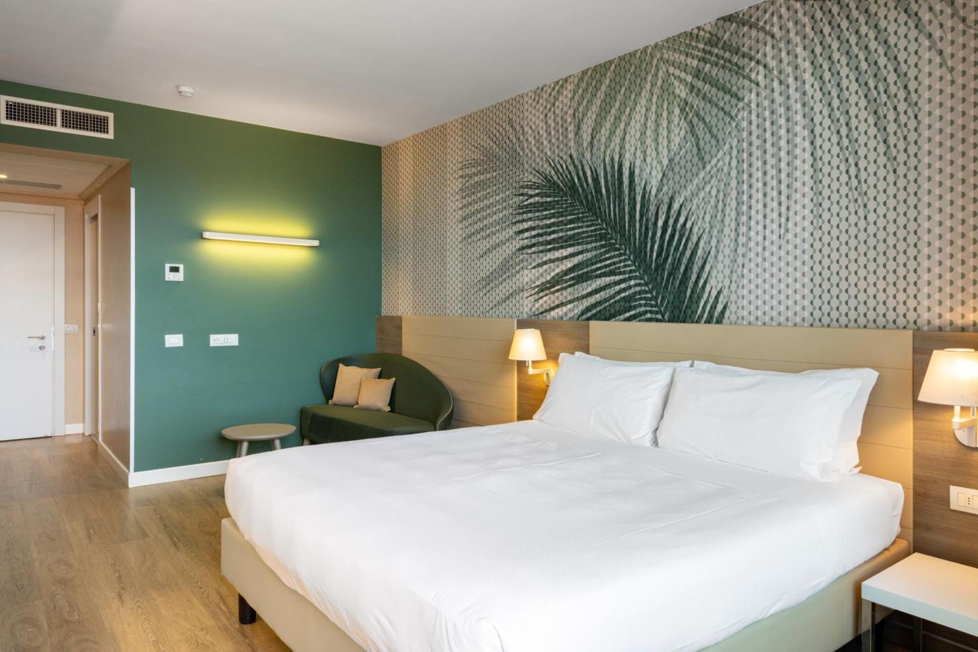 Enjoy Garda Hotel Peschiera del Garda Esterno foto
