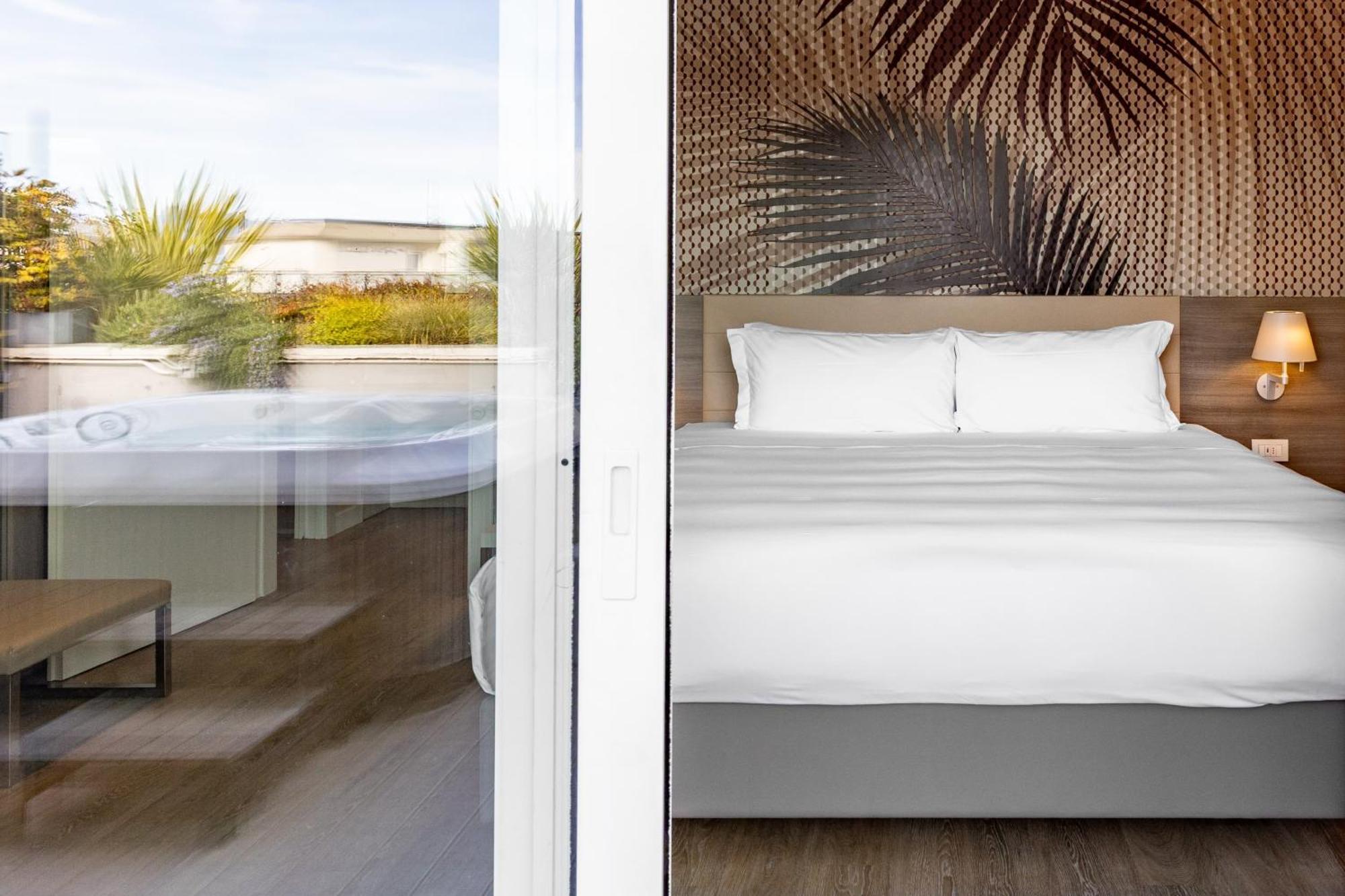 Enjoy Garda Hotel Peschiera del Garda Esterno foto